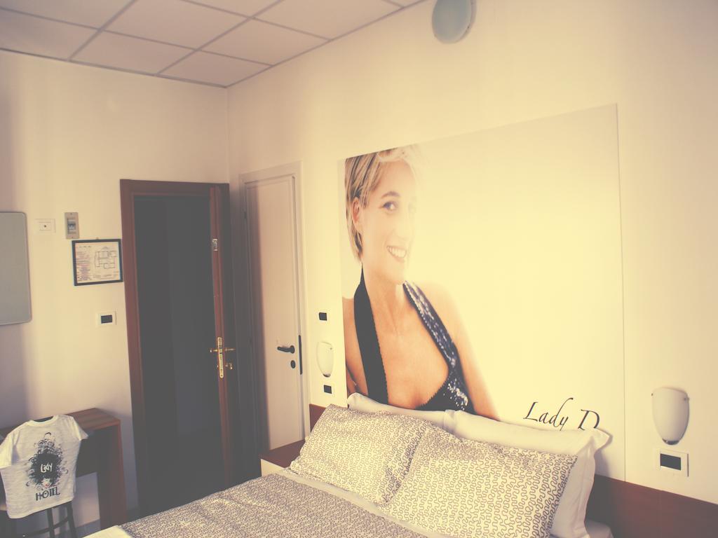 Hotel Lady ริมินี ภายนอก รูปภาพ